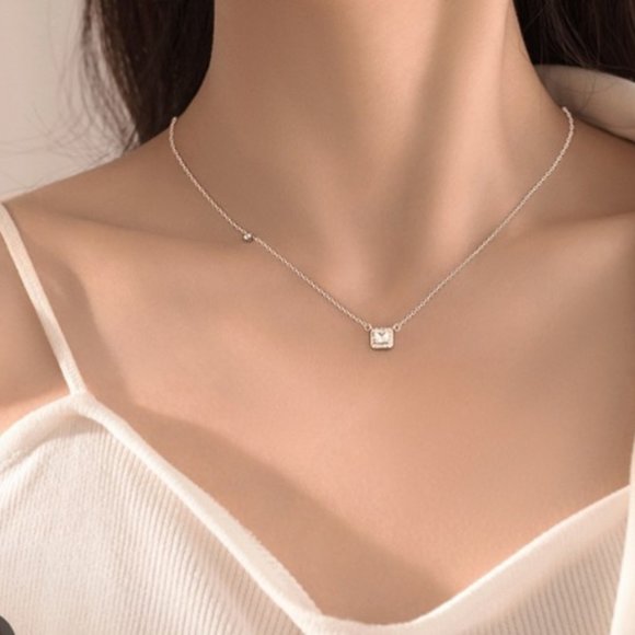 Stunning silver necklace & Crystal pendant - Picture 1 of 5